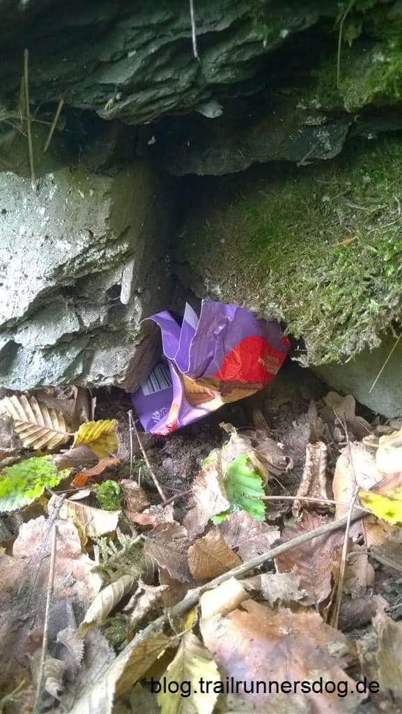 #cleanyourtrails müll versteckt